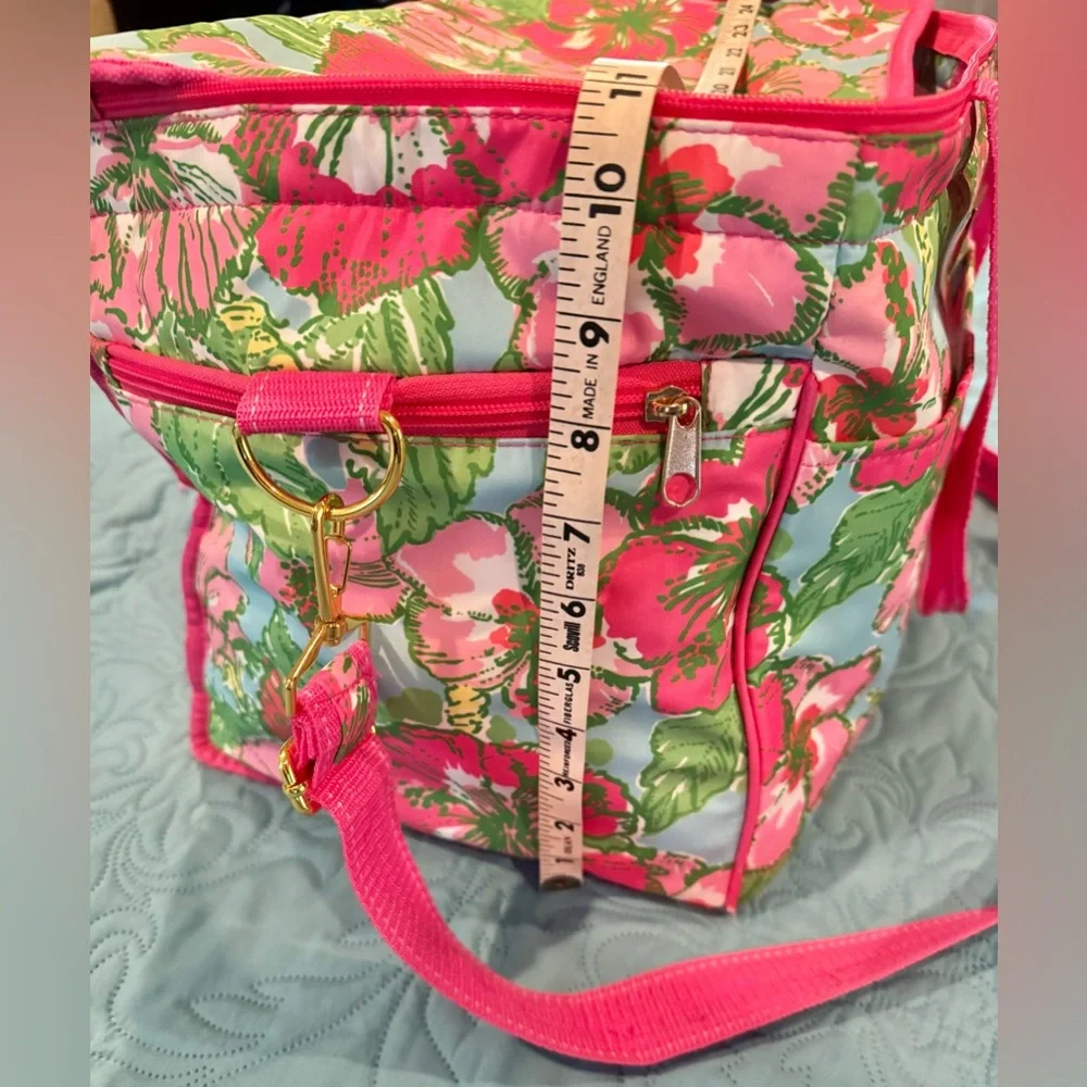 Lilly Pulitzer Big Flirt large picnic style cooler.
